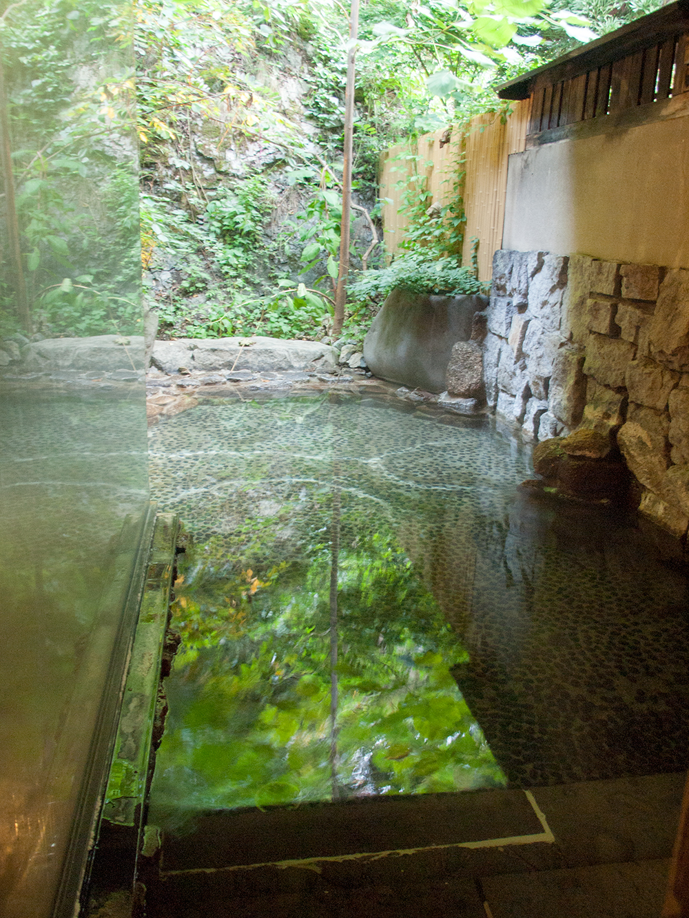 明神館の露天風呂
